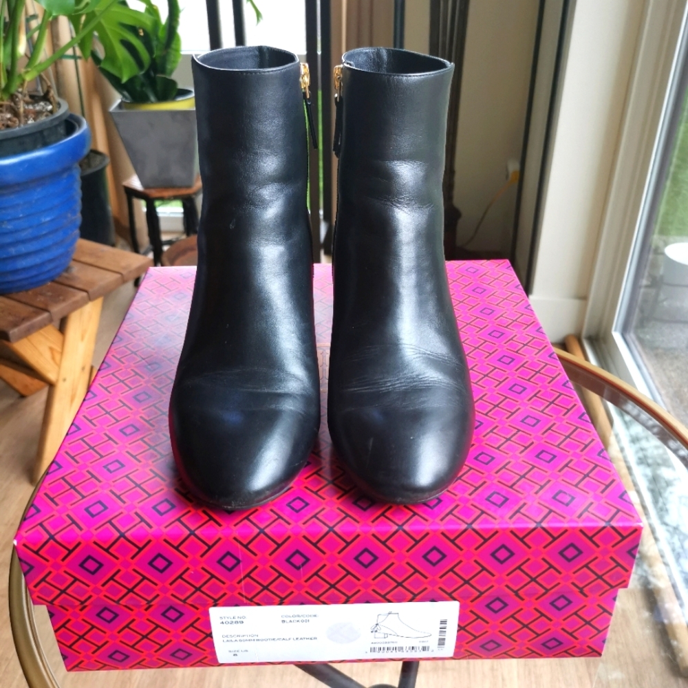Tory Burch Laila somm bootie calf leather black size 8.